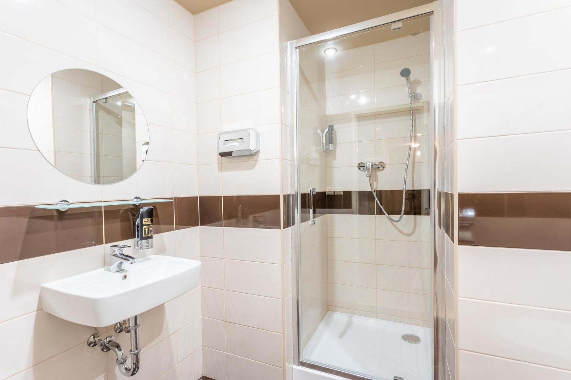 Double Room,1437624904:JPEG